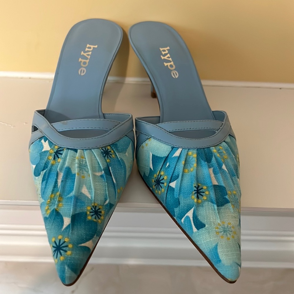 NWOT Hype 2.5” heels Blue Size 7 Women